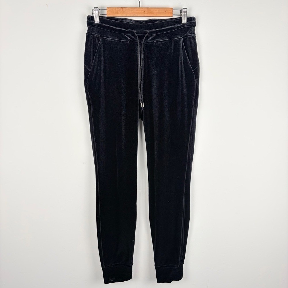Lululemon Black Velvet Joggers Size 8‎